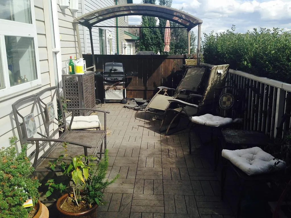 Homestay Home Sweet Hostel Canada