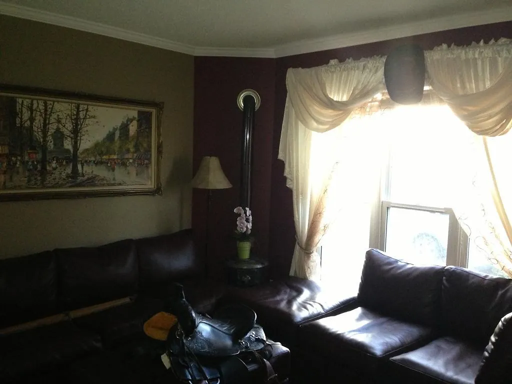 Home Sweet Hostel De Winton Canada